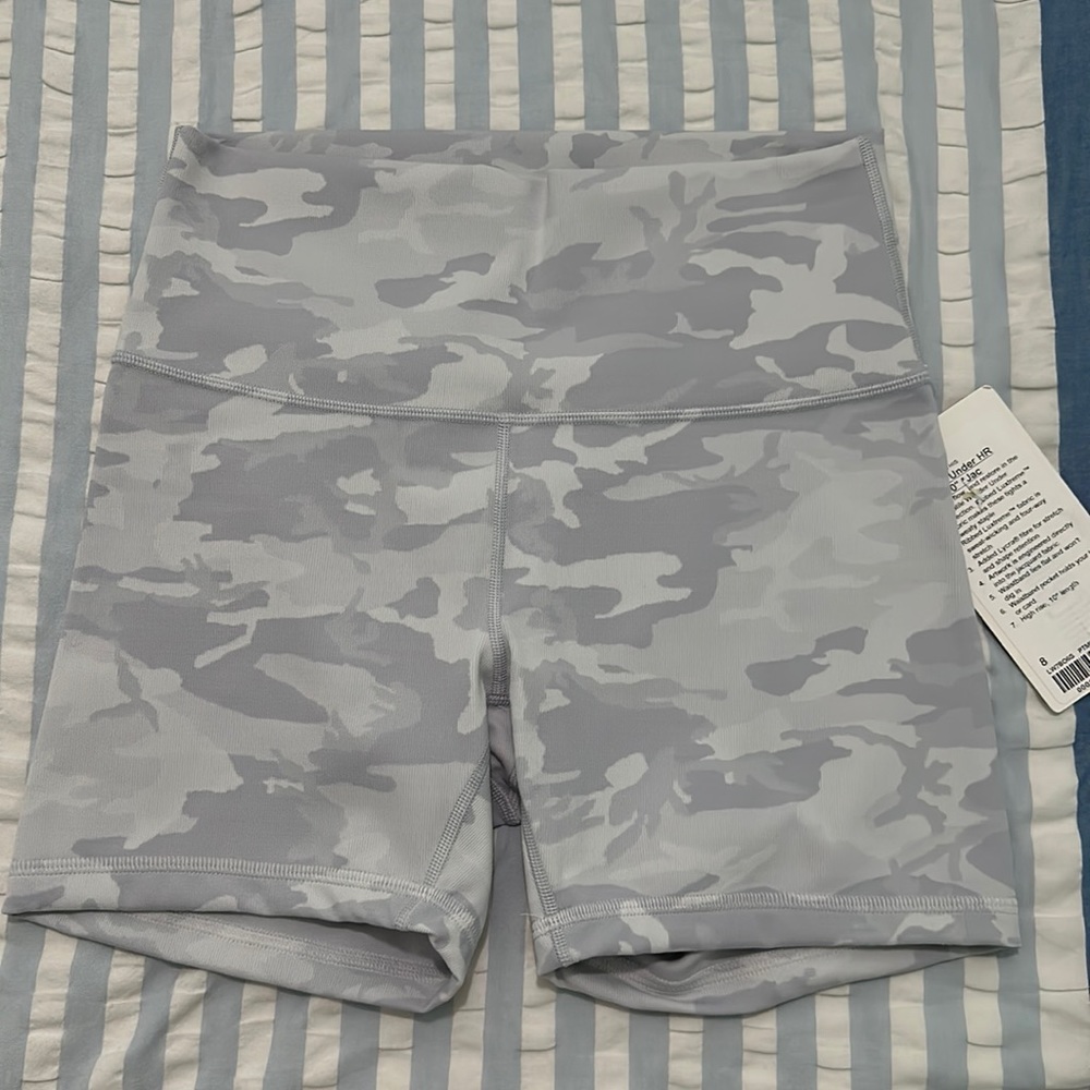 NWT 5” Wunder Under Shorts White Camo size 8